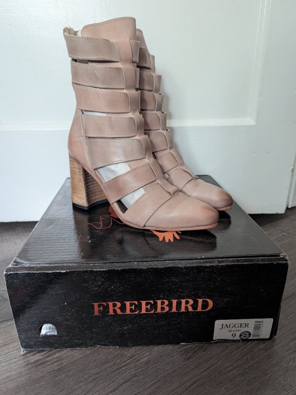 NIB Freebird Jagger in Blush, sz 9